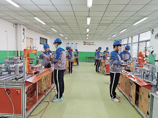 WIVO Valves faz parceria com a Escola Profissional de Qingdao para lançar programa de prática de trabalho para estudantes